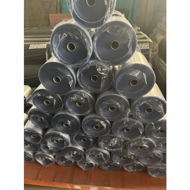 PVC塑膠布分條後成品捲料，塑膠布加工供應商大量出貨